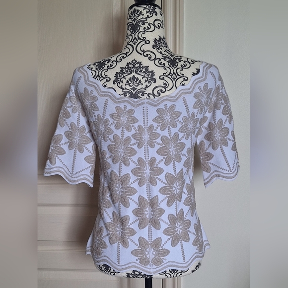 D.EXTERIOR white and beige floral top size S - Picture 2 of 5